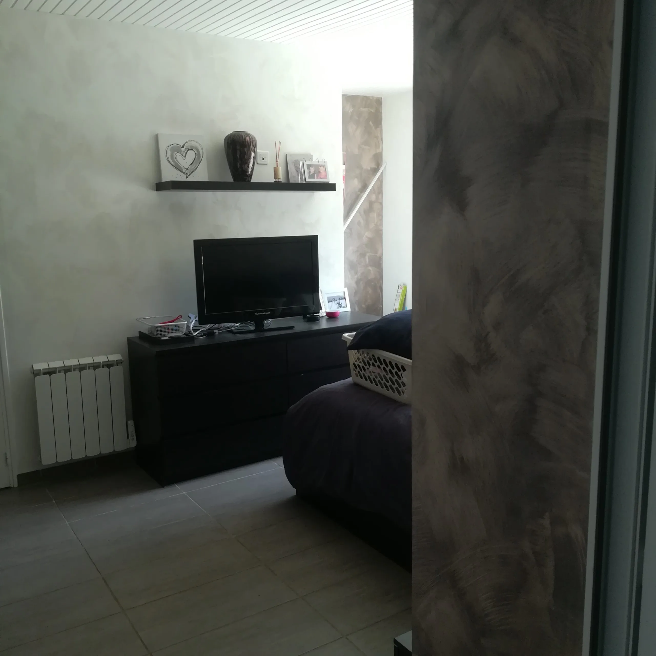 Ancienne chambre et coin TV