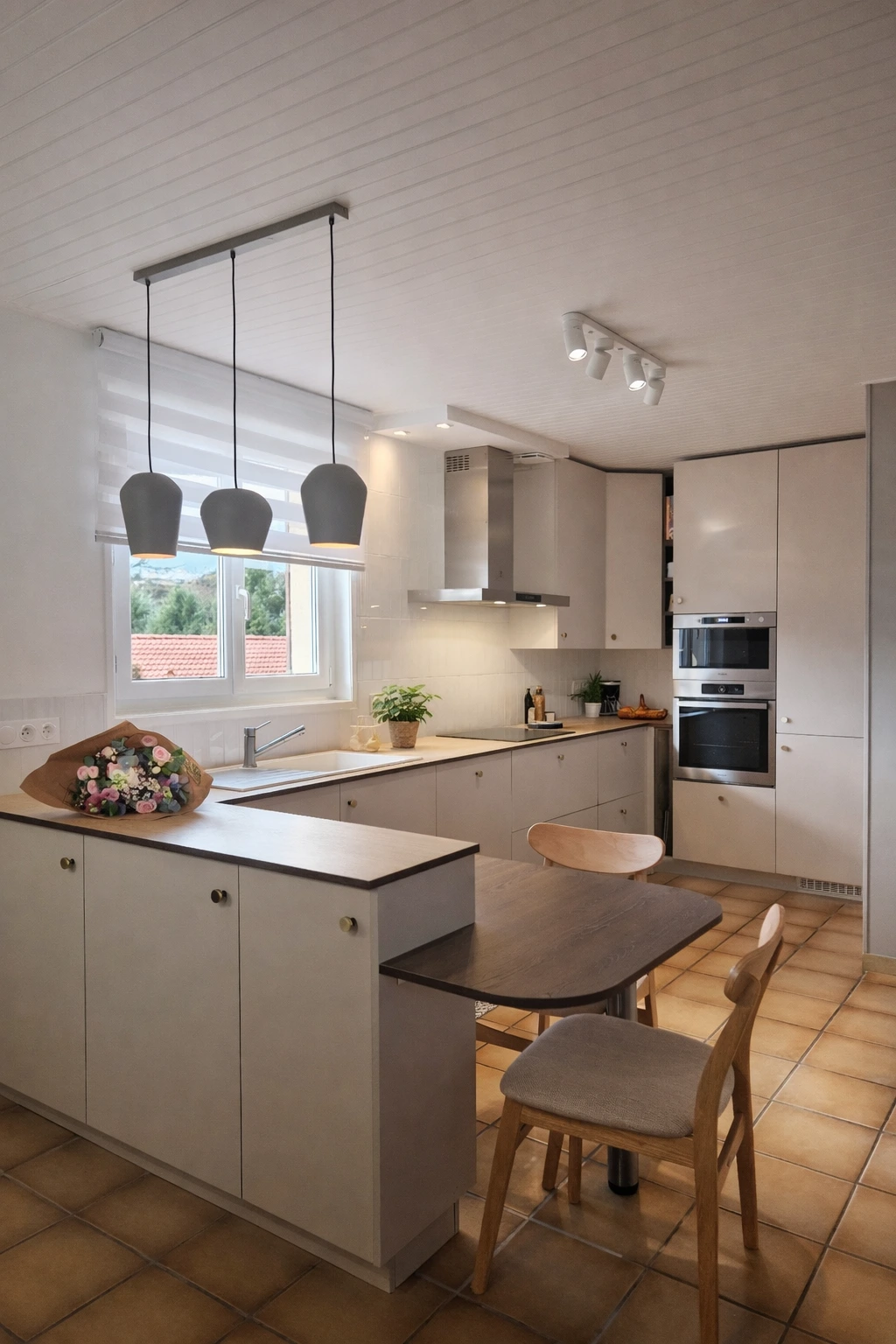 Nouvel agencement lumineux de la salle à manger - Rénovation Maison Annie à Lorette