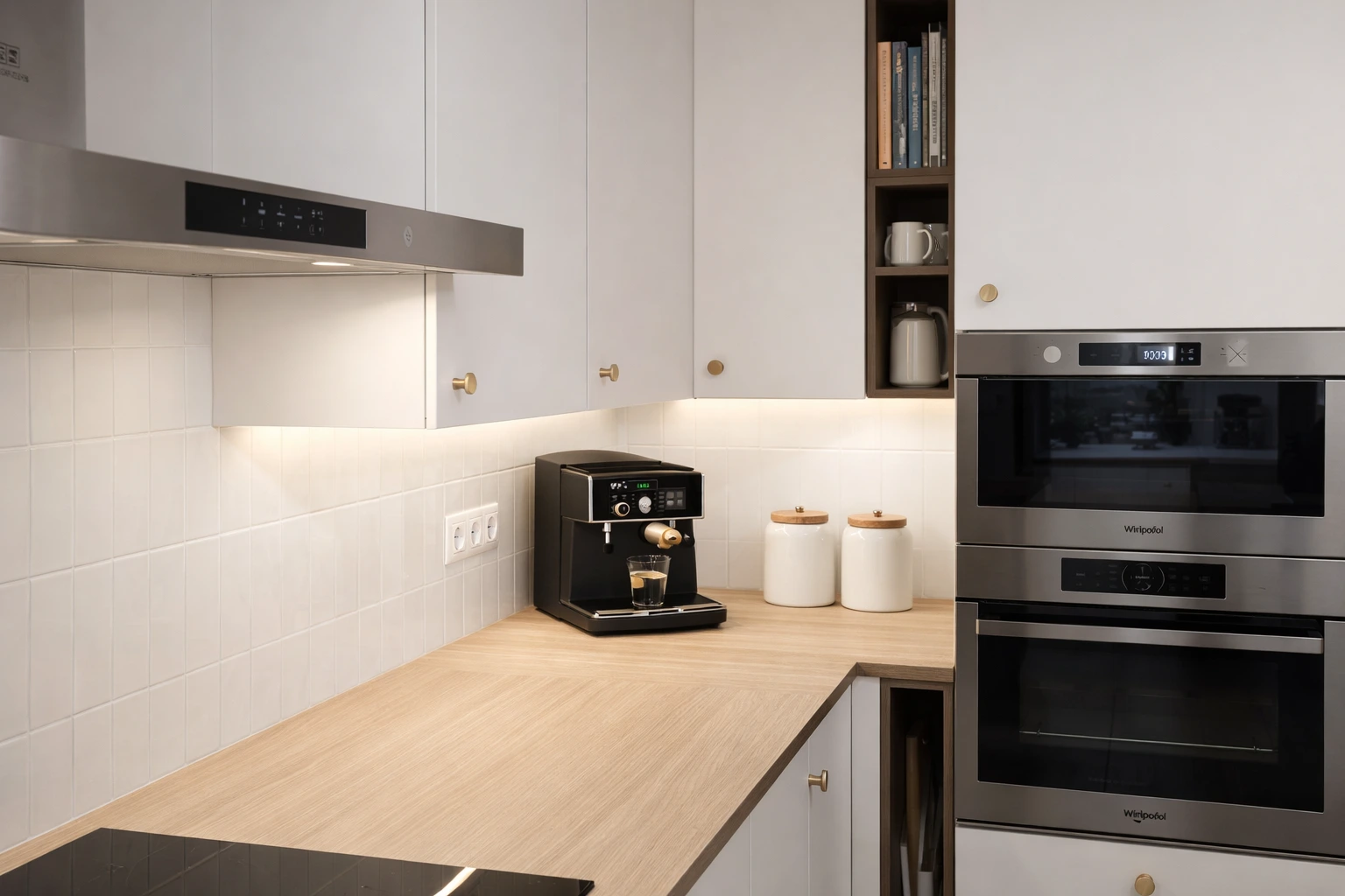 Détail de la nouvelle cuisine ouverte contemporaine en bois et noir - Architecte d'intérieur