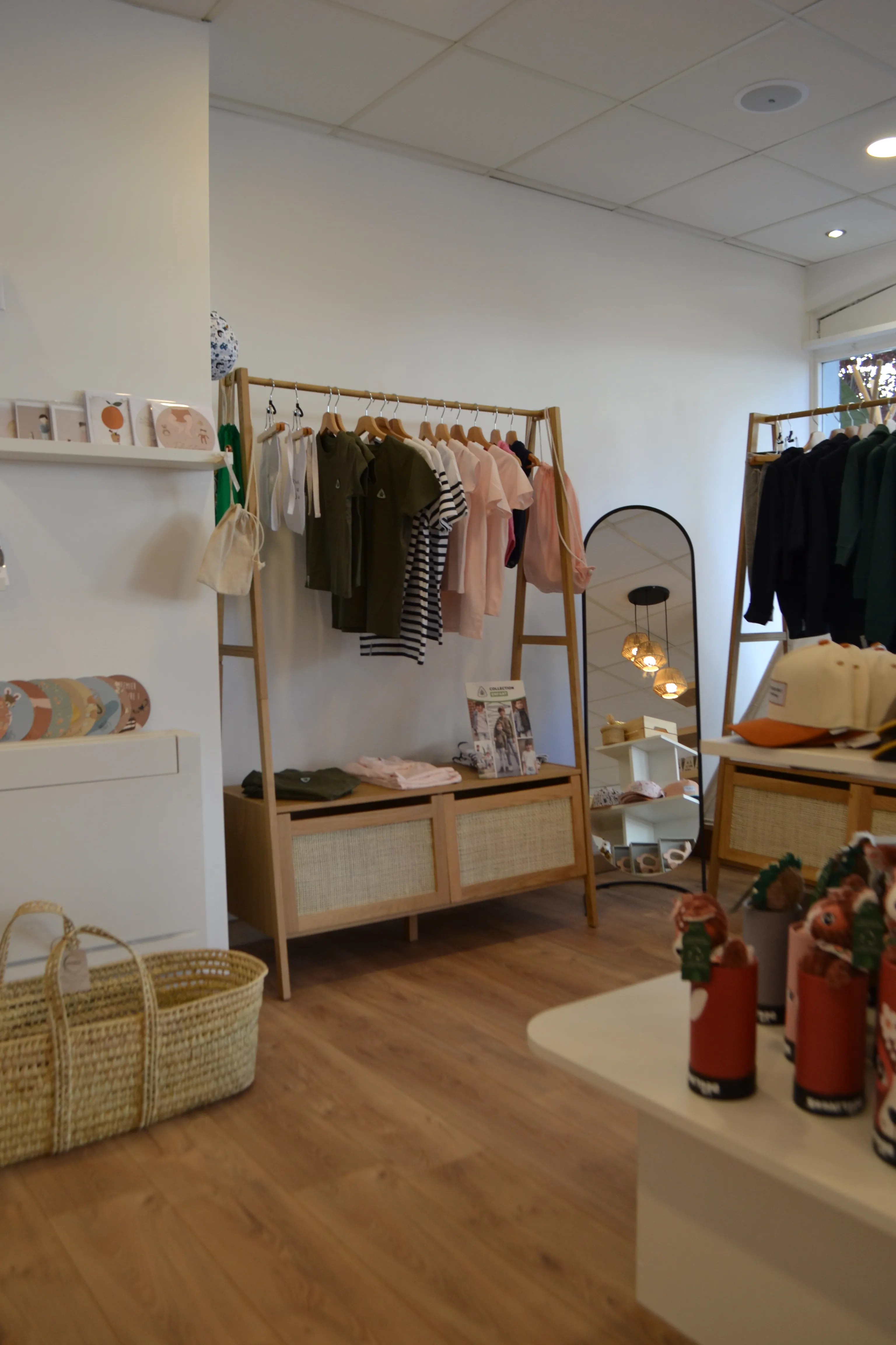 Agencement sur mesure pour vêtements