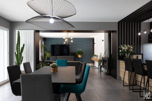 Espace salon et salle à manger rénovés avec décoration sur-mesure