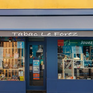 Agencement et comptoir moderne - Tabac le Forez